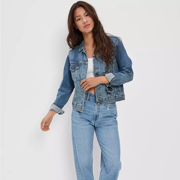 American Eagle Medium Wash Jean Jacket - Picture 2 of 8